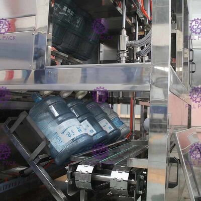 컨베이어는 터치 스크린과 장비를 병에 담는 600BPH 배럴을 벨트를 감습니다 협력 업체