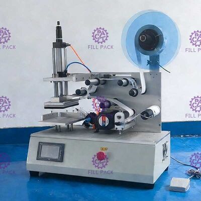 반자동 케케묵은 평평한 병 라벨러는 기계 장비로 표시하여 일 측면 또는 양측 사이드 접착 스티커를 진동시킵니다 협력 업체